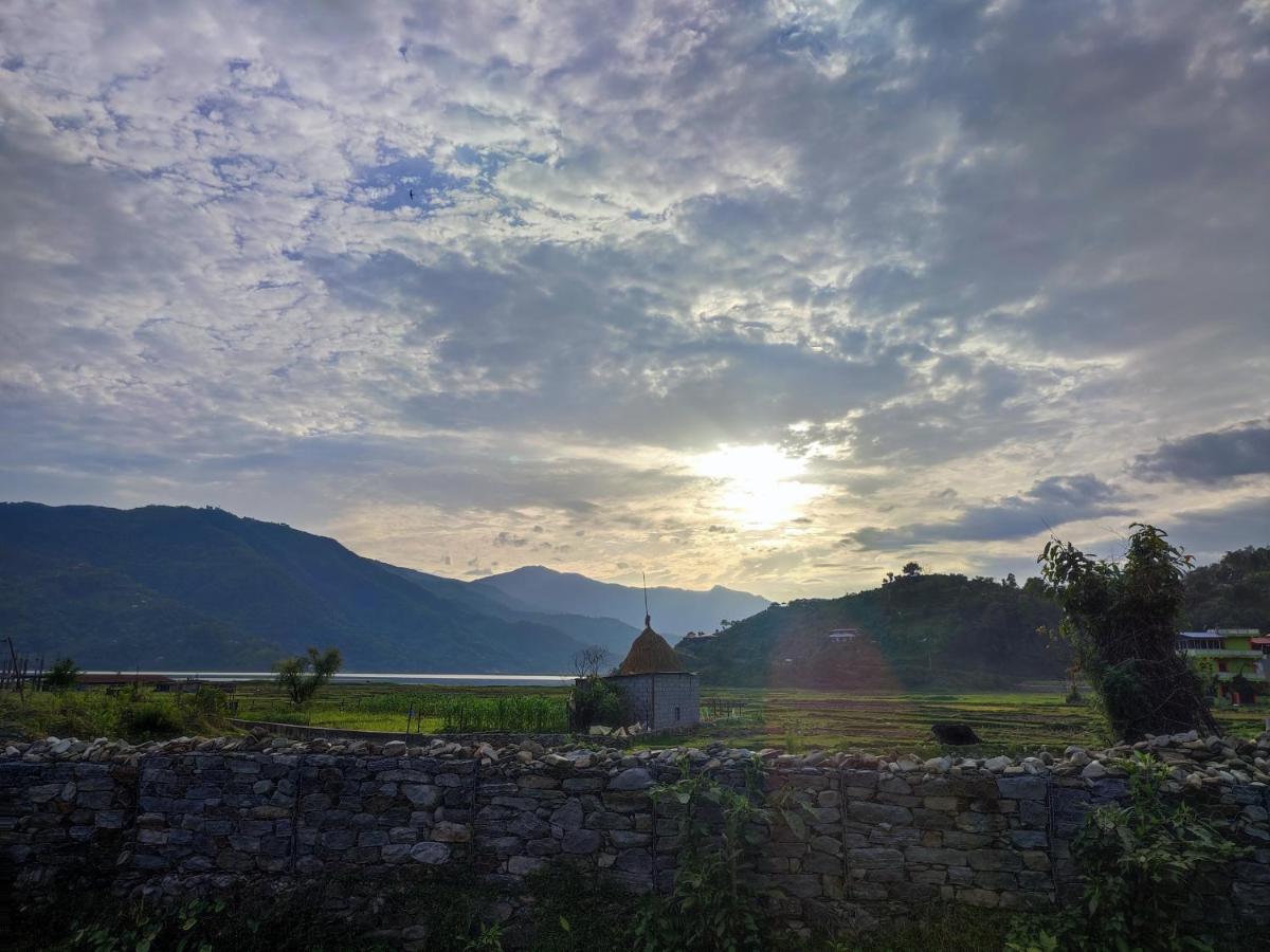 Tranquil Water Guest House Pokhara Buitenkant foto